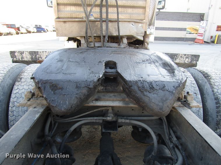 image for item DH8454 2006 Freightliner Columbia semi truck