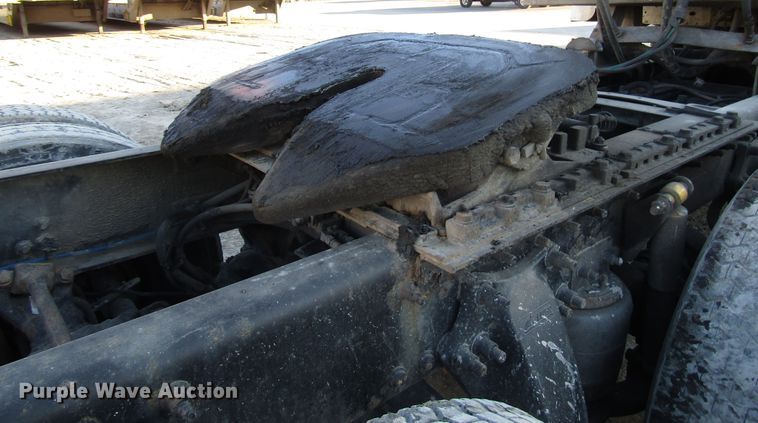 image for item DH8454 2006 Freightliner Columbia semi truck