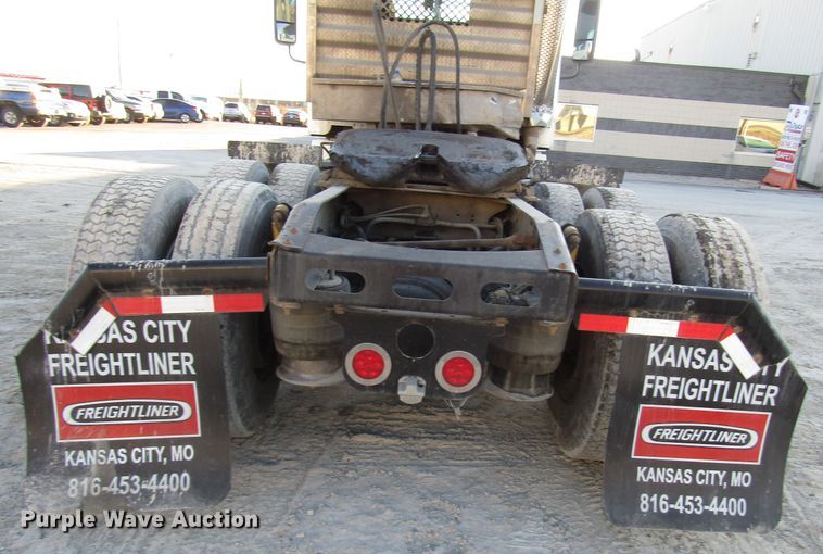 image for item DH8454 2006 Freightliner Columbia semi truck