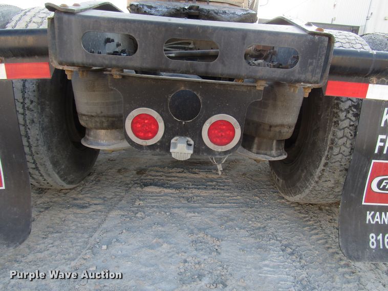 image for item DH8454 2006 Freightliner Columbia semi truck