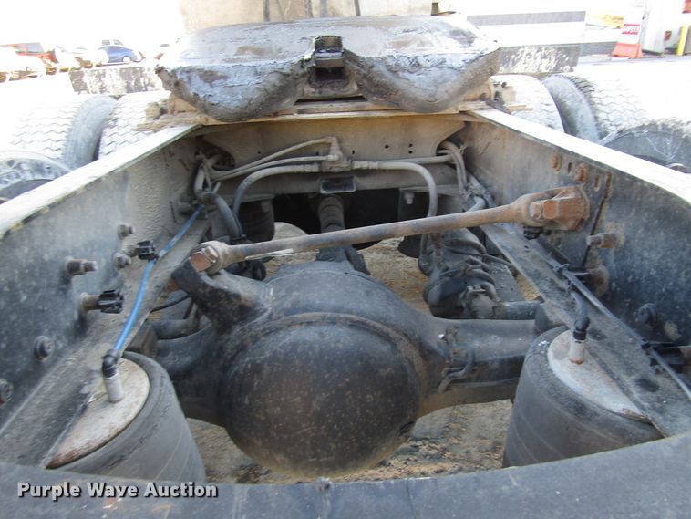 image for item DH8454 2006 Freightliner Columbia semi truck