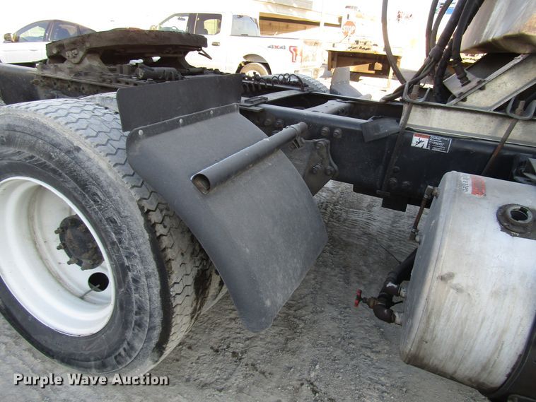 image for item DH8454 2006 Freightliner Columbia semi truck