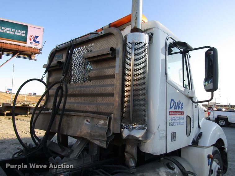 image for item DH8454 2006 Freightliner Columbia semi truck