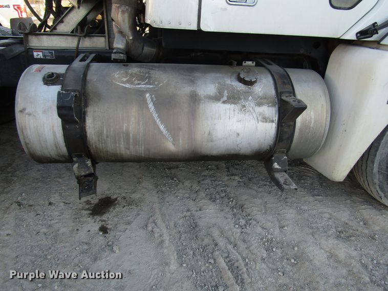 image for item DH8454 2006 Freightliner Columbia semi truck