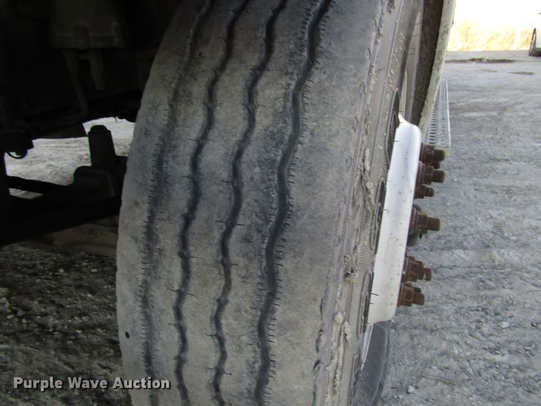 image for item DH8454 2006 Freightliner Columbia semi truck