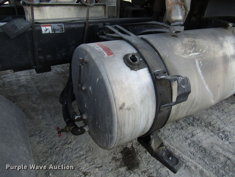 image for item DH8454 2006 Freightliner Columbia semi truck