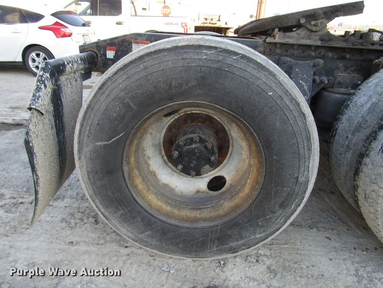 image for item DH8454 2006 Freightliner Columbia semi truck