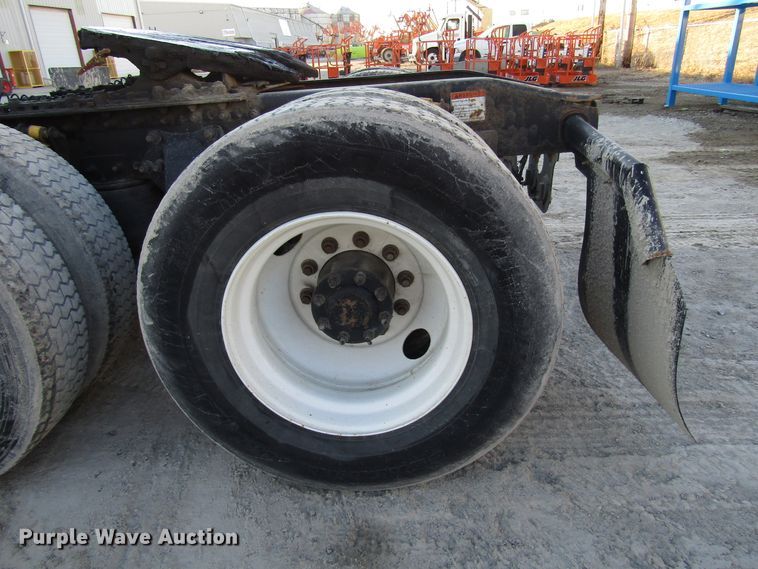 image for item DH8454 2006 Freightliner Columbia semi truck