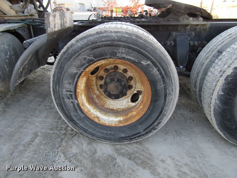 image for item DH8454 2006 Freightliner Columbia semi truck