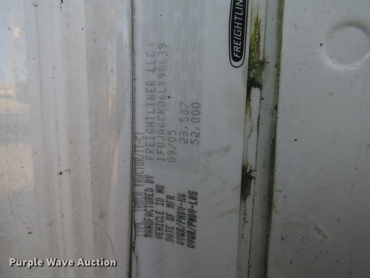 image for item DH8454 2006 Freightliner Columbia semi truck