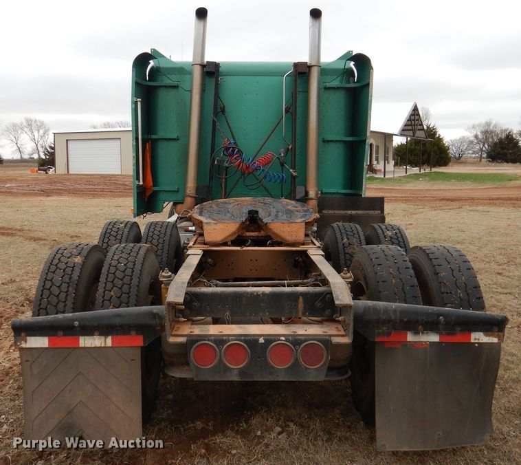 image for item DI0021 1994 Freightliner FLD semi truck