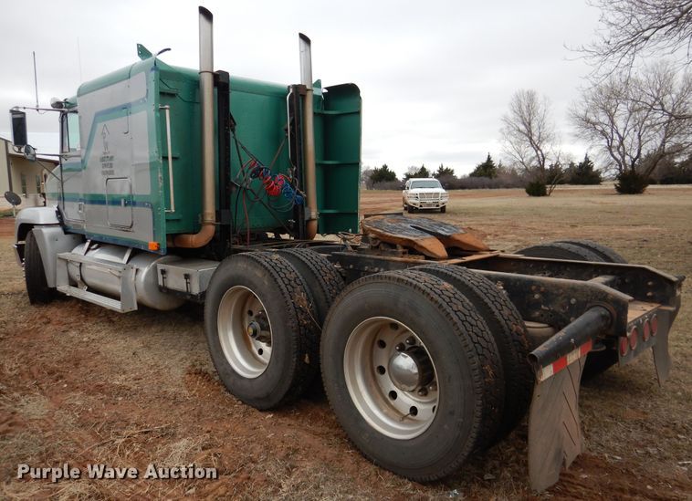 image for item DI0021 1994 Freightliner FLD semi truck