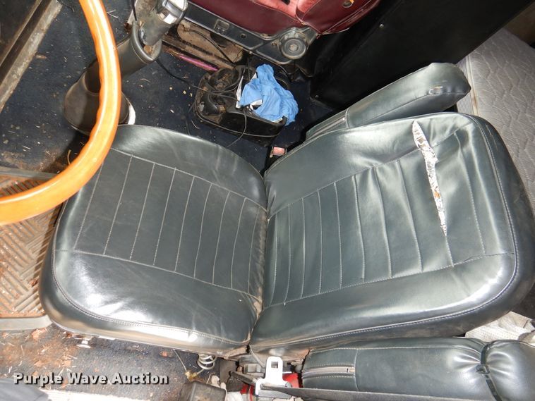 image for item DI0021 1994 Freightliner FLD semi truck