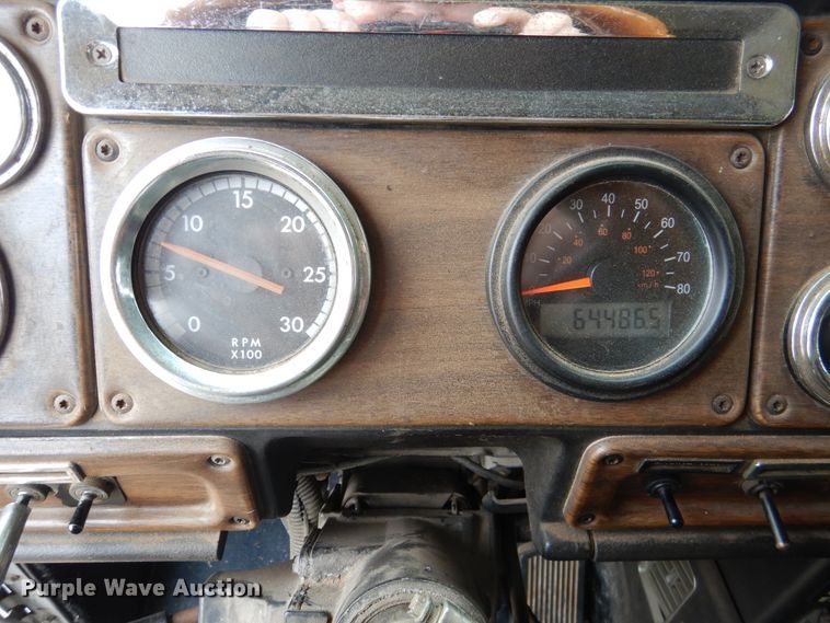 image for item DI0021 1994 Freightliner FLD semi truck