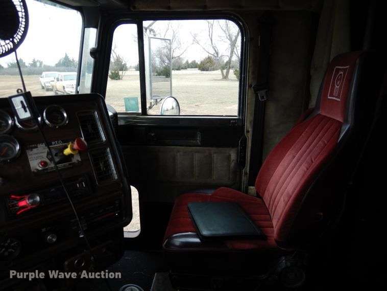 image for item DI0021 1994 Freightliner FLD semi truck