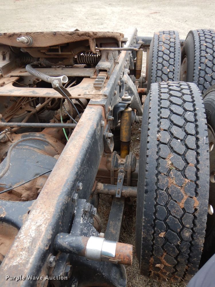 image for item DI0021 1994 Freightliner FLD semi truck