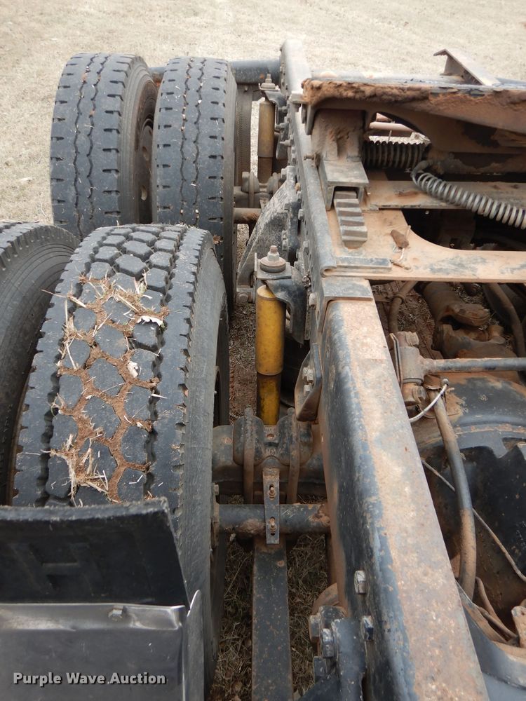 image for item DI0021 1994 Freightliner FLD semi truck