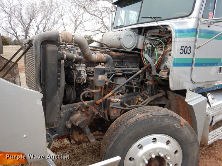 image for item DI0021 1994 Freightliner FLD semi truck