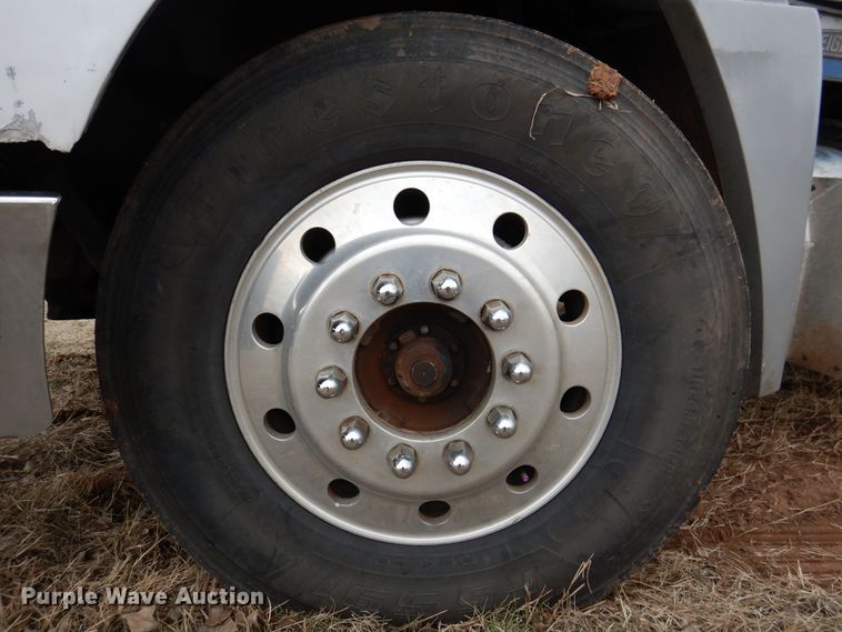 image for item DI0021 1994 Freightliner FLD semi truck