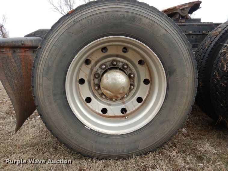 image for item DI0021 1994 Freightliner FLD semi truck