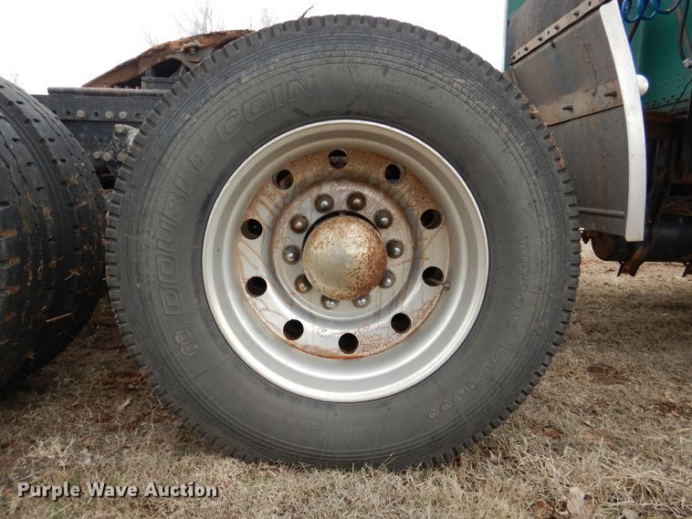 image for item DI0021 1994 Freightliner FLD semi truck