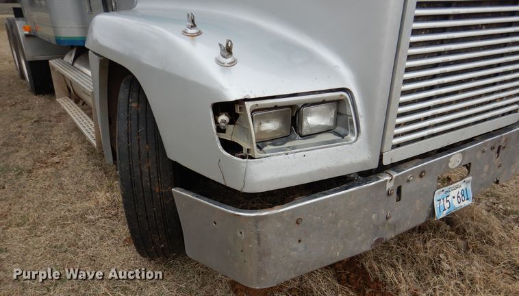 image for item DI0021 1994 Freightliner FLD semi truck