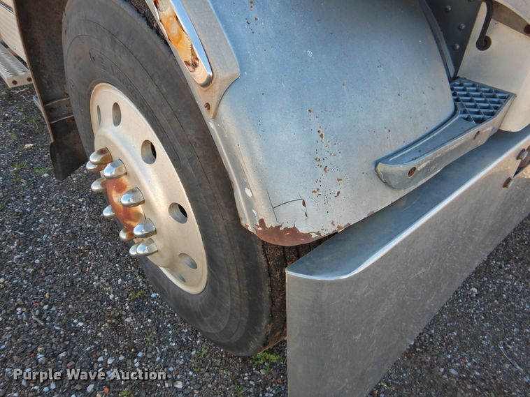 image for item DI0022 1984 Peterbilt 359 semi truck