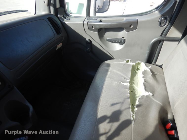 image for item ER9881 2005 Freightliner Business Class M2 box truck