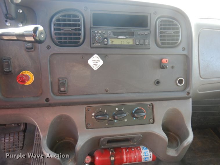 image for item ER9881 2005 Freightliner Business Class M2 box truck