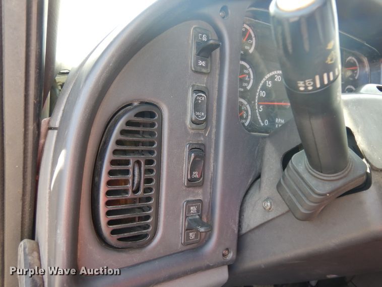 image for item ER9881 2005 Freightliner Business Class M2 box truck