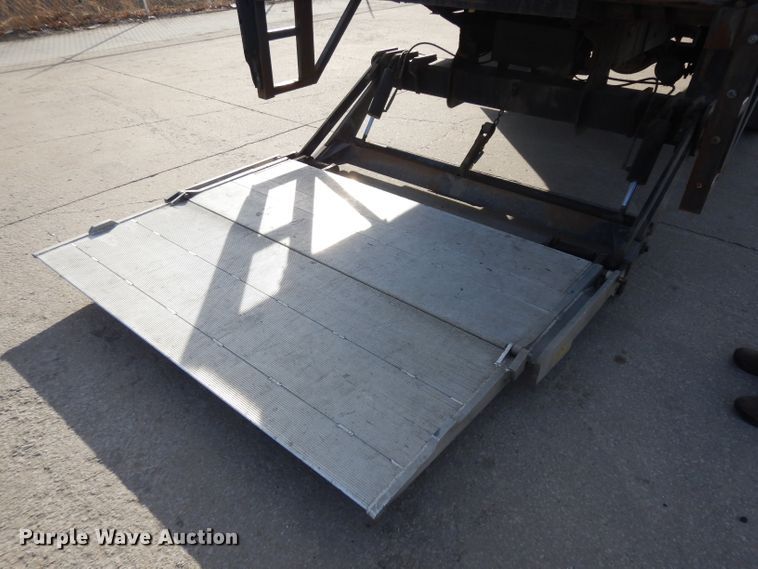 image for item ER9881 2005 Freightliner Business Class M2 box truck