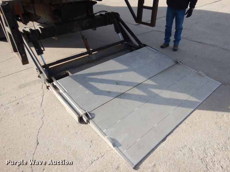 image for item ER9881 2005 Freightliner Business Class M2 box truck