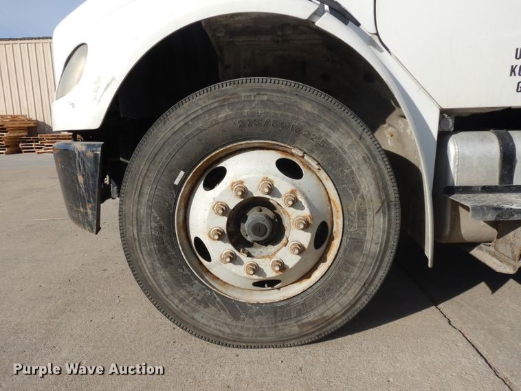 image for item ER9881 2005 Freightliner Business Class M2 box truck