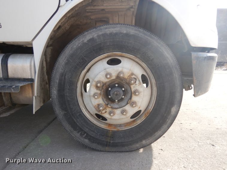 image for item ER9881 2005 Freightliner Business Class M2 box truck