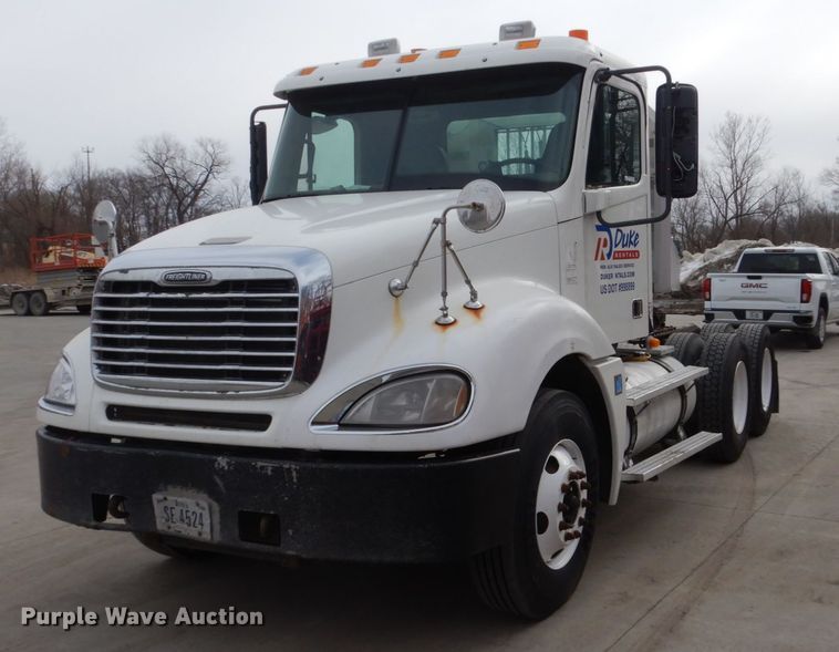 image for item FU9182 2007 Freightliner Columbia semi truck
