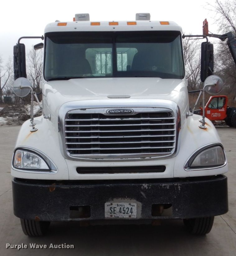image for item FU9182 2007 Freightliner Columbia semi truck