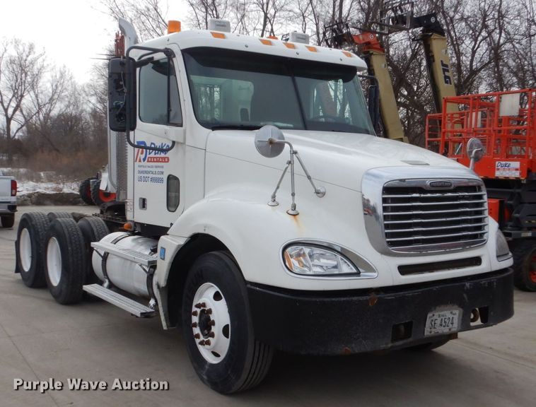 image for item FU9182 2007 Freightliner Columbia semi truck