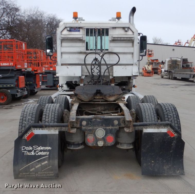 image for item FU9182 2007 Freightliner Columbia semi truck