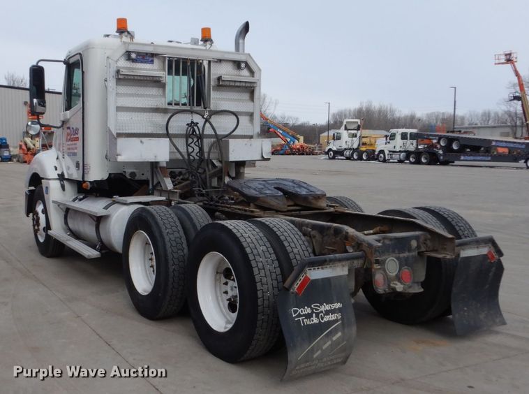 image for item FU9182 2007 Freightliner Columbia semi truck