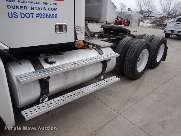 image for item FU9182 2007 Freightliner Columbia semi truck