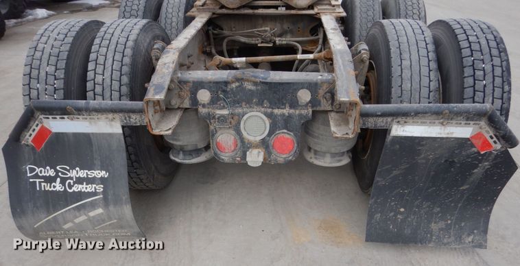 image for item FU9182 2007 Freightliner Columbia semi truck