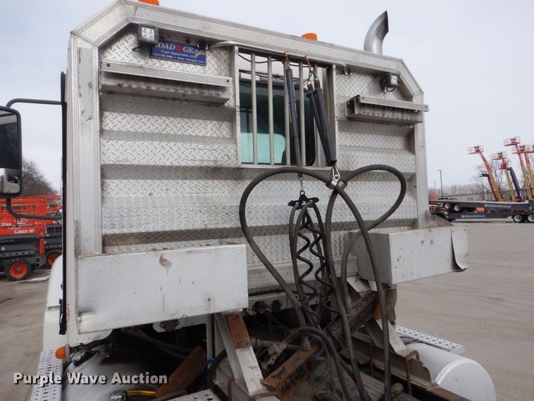 image for item FU9182 2007 Freightliner Columbia semi truck