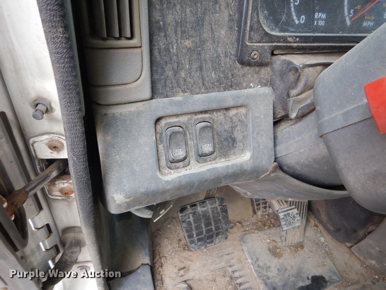 image for item FU9182 2007 Freightliner Columbia semi truck