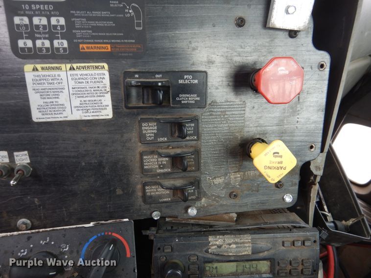 image for item FU9182 2007 Freightliner Columbia semi truck