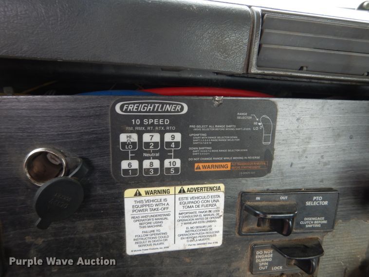 image for item FU9182 2007 Freightliner Columbia semi truck