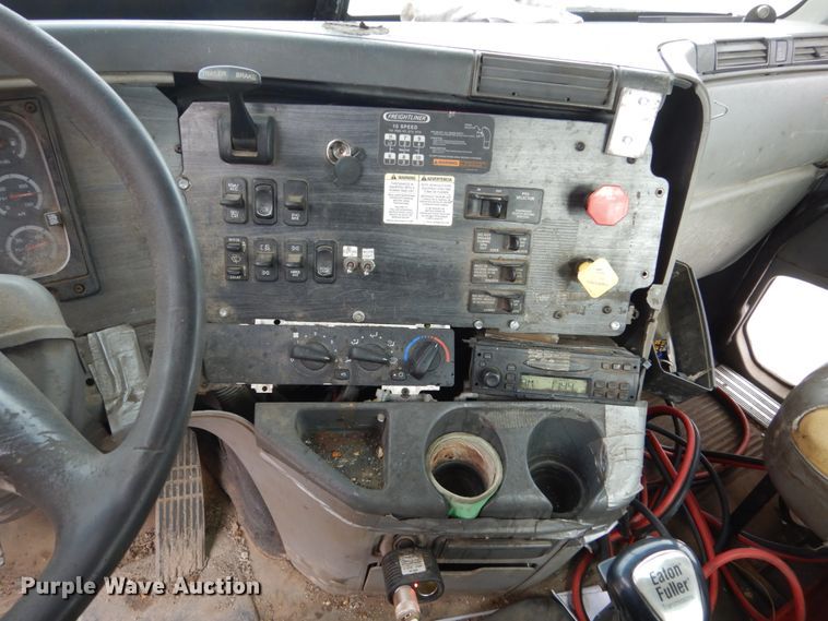 image for item FU9182 2007 Freightliner Columbia semi truck