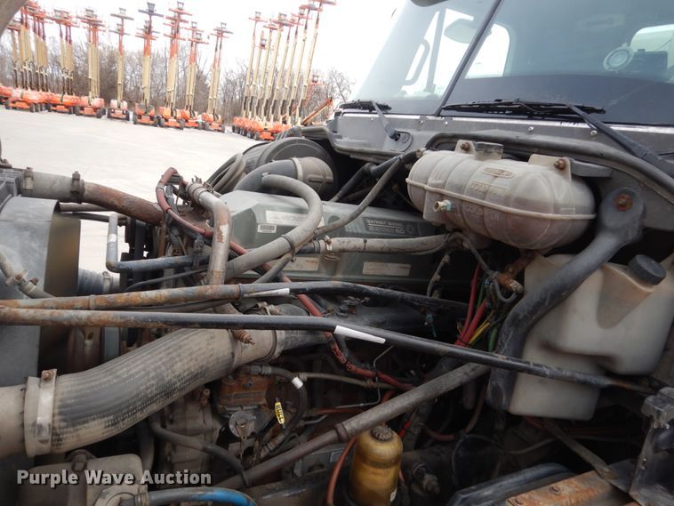 image for item FU9182 2007 Freightliner Columbia semi truck