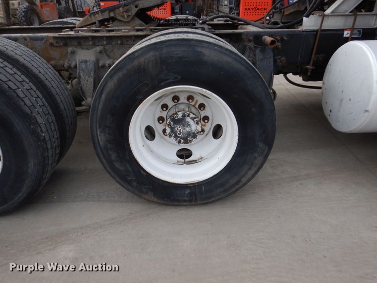 image for item FU9182 2007 Freightliner Columbia semi truck