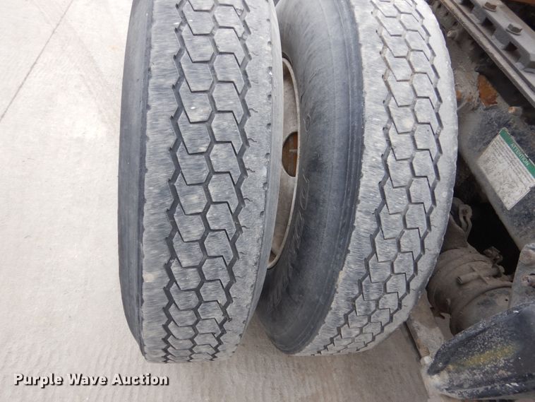 image for item FU9182 2007 Freightliner Columbia semi truck