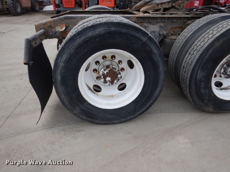 image for item FU9182 2007 Freightliner Columbia semi truck